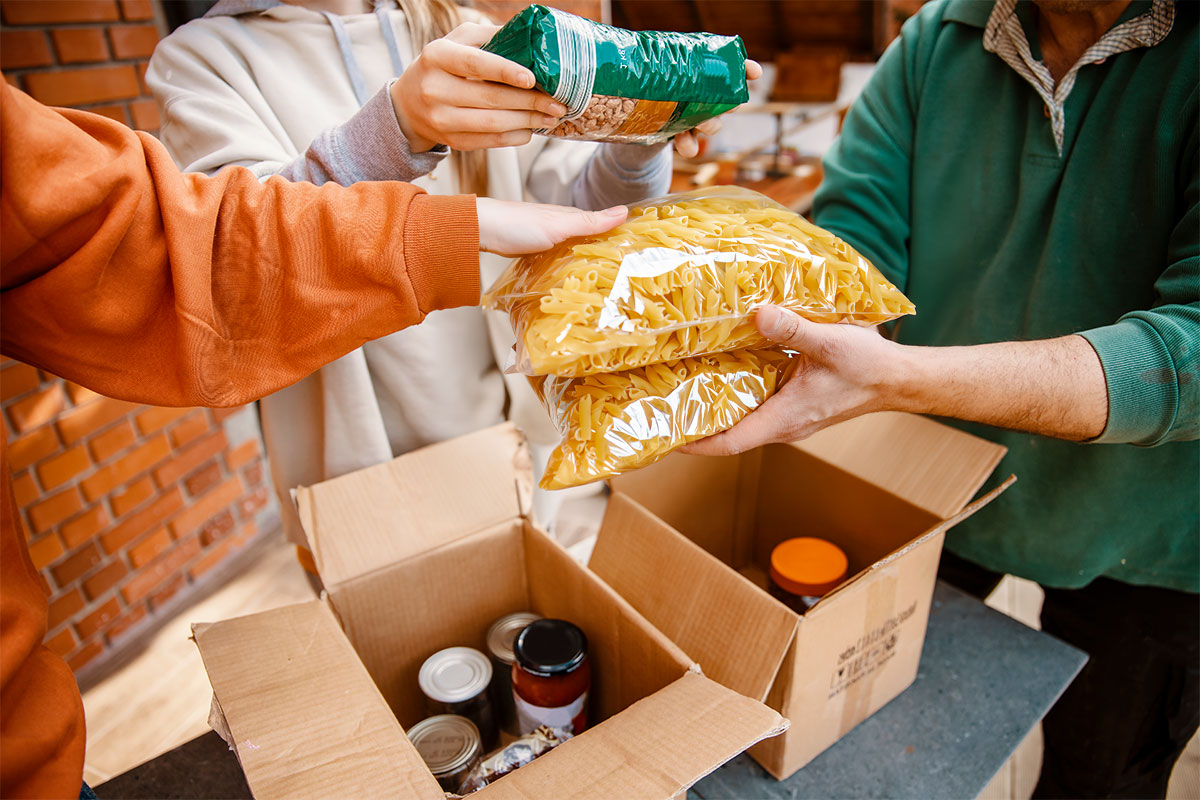 Pacchi dono per il progetto Un Piatto per Tutte e per tutti