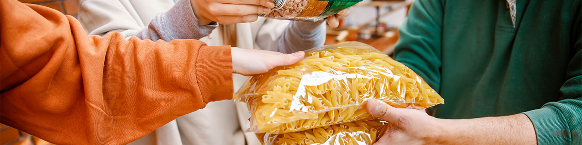 Pacchi dono per il progetto Un Piatto per Tutte e per tutti